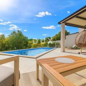 ISTRA, SVETVINČENAT - Moderno uređena vila s bazenom