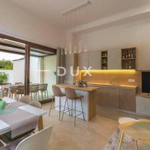 ISTRA, SVETVINČENAT - Moderno uređena vila s bazenom