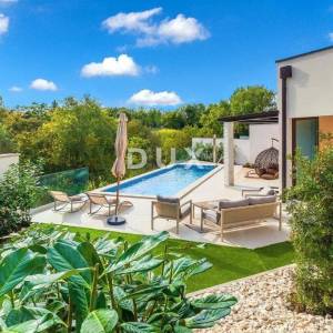 ISTRA, SVETVINČENAT - Moderno uređena vila s bazenom