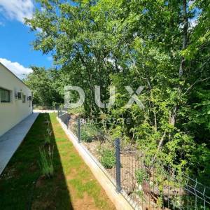 ISTRA, SVETVINČENAT - Moderna prizemnica s bazenom, okružena prirodom