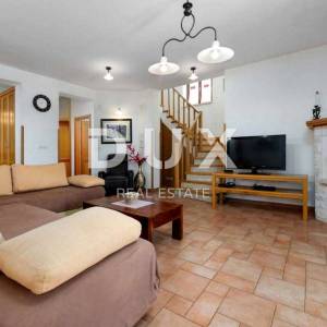 ISTRA, TINJAN - Rustikalna kuća s bazenom