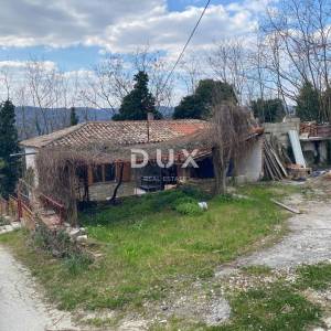 ISTRA, TUPLJAK - samostojeća kuća s dvorištem na odličnoj lokaciji. HITNA PRODAJA! PRILIKA!