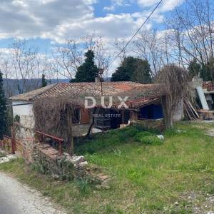 ISTRA, TUPLJAK - samostojeća kuća s dvorištem na odličnoj lokaciji. HITNA PRODAJA! PRILIKA!