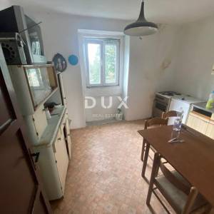 ISTRA, TUPLJAK - samostojeća kuća s dvorištem na odličnoj lokaciji. HITNA PRODAJA! PRILIKA!