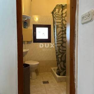 ISTRA, VALTURA - Kuća s dvije stambene jedinice s bazenom!
