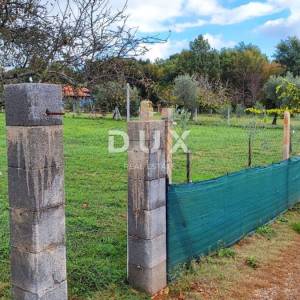 ISTRA, VALTURA - Poljoprivredno zemljište 1500m2 na granici urbanizacije!