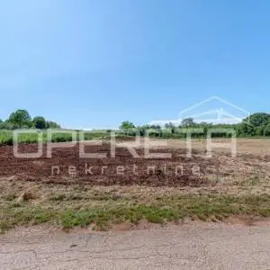 Istra- Vikend zemljište u blizini Brtonigle