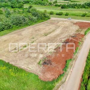 Istra- Vikend zemljište u blizini Brtonigle