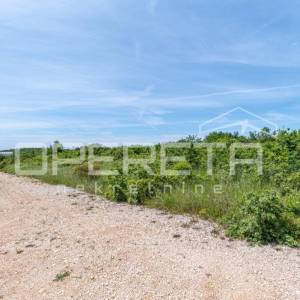 Istra, Višnjan – Atraktivno zemljište 1.265 m² s pogledom na more