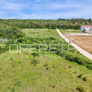 Istra, Višnjan – Atraktivno zemljište 1.265 m² s pogledom na more