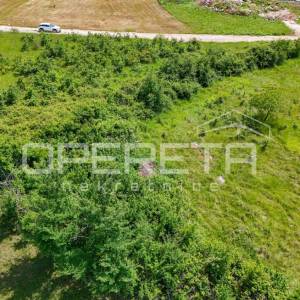 Istra, Višnjan – Atraktivno zemljište 1.265 m² s pogledom na more