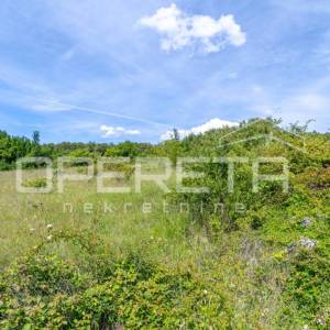 Istra, Višnjan – Atraktivno zemljište 1.265 m² s pogledom na more
