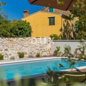 ISTRA, VIŠNJAN - Kamena kuća s bazenom i wellnessom