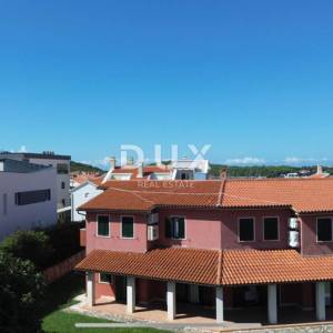 ISTRA, VOLME - Samo u našoj u ponudi obiteljska vila s garažama i 3 stana!