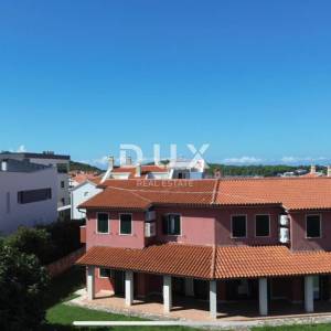 ISTRA, VOLME - Samo u našoj u ponudi obiteljska vila s garažama i 3 stana!