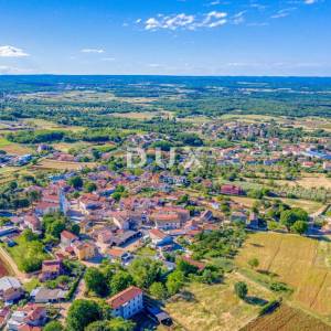 ISTRA,KAŠTELIR - Građevinsko zemljište u centru naselja
