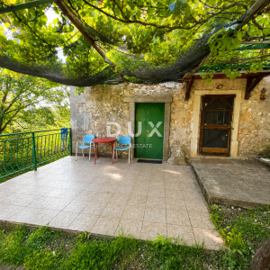 ISTRA,LABIN - Kamena kuća s dvorištem u blizini mora