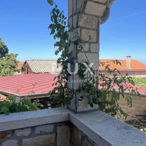 ISTRA,VIŠNJAN - Imanje od dvije kamene kuće okružene prirodom i pogledom na more