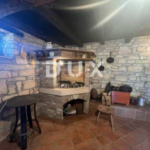 ISTRA,VIŠNJAN - Kamena kuća s pogledom
