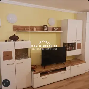 IZNAJMLJUJE SE STAN U OSIJEKU ( CENTAR )