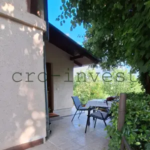 Jedinstvena prilika na čestici površine 699 m2, dvojni objekt, garaže