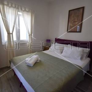 Kamena dvokatnica s bazenom, 50 m do mora, Ždrelac