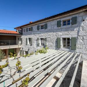 Kamena kuća s pogledom na more, bazenom, saunom i 4 spavaće