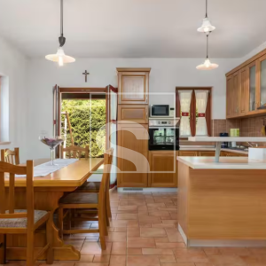 Kamena vila s 3 spavaće sobe, pogledom na more i privatnosti