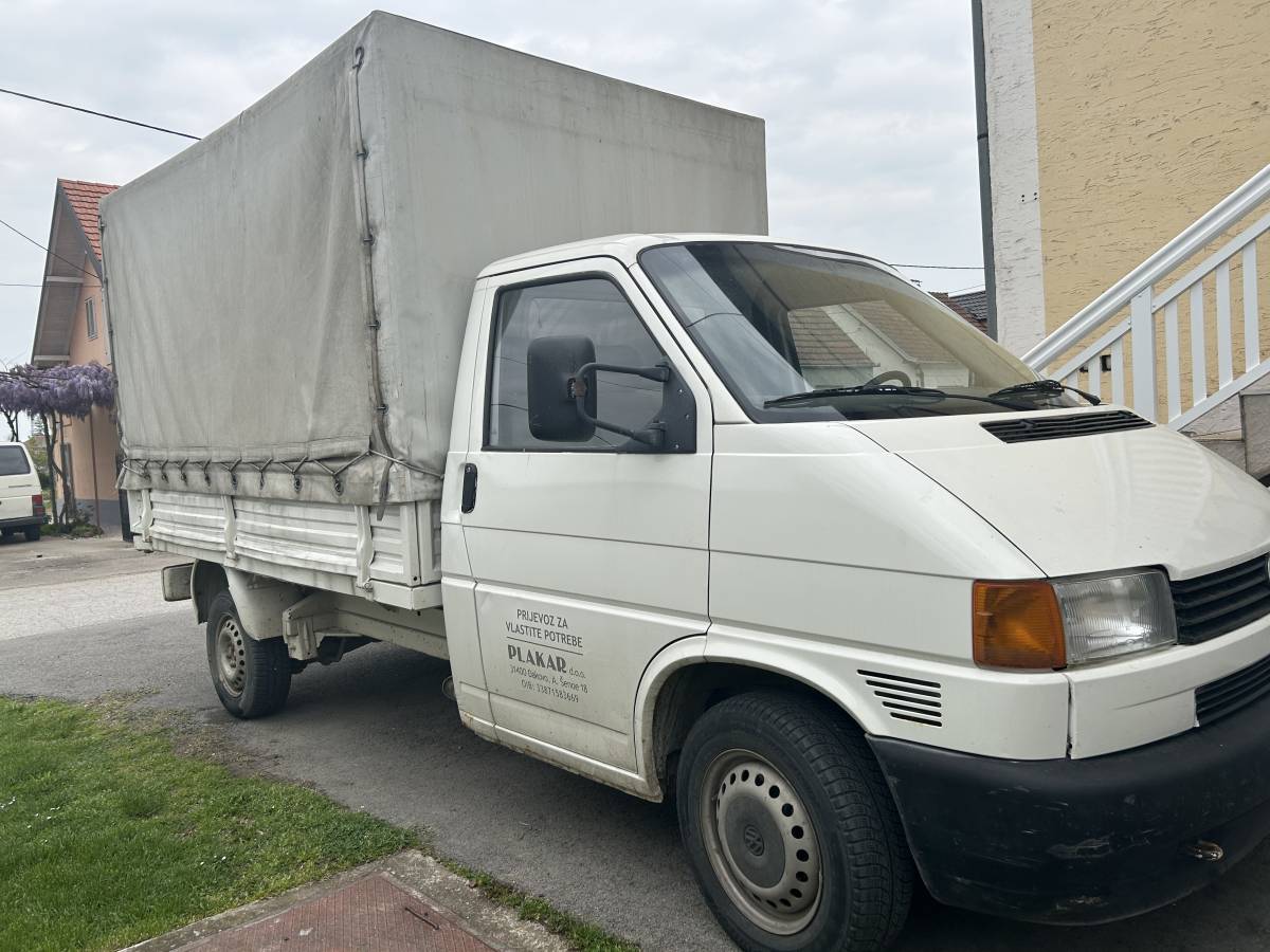 Kamion, otvoreno s ceradom