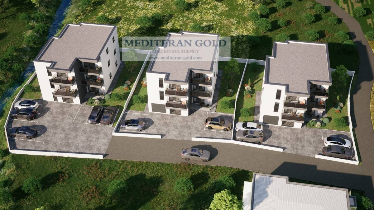 Kaštel Lukšić, novogradnja, dvosoban stan, parkirno mjesto u cijeni