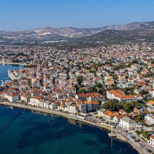 Kaštel Novi, građevinsko zemljište 501m2, prodaja