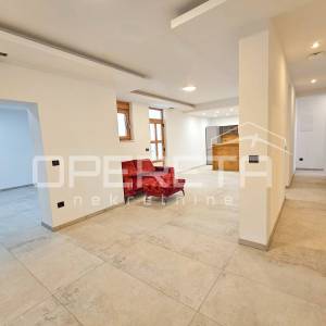 Kaštel Novi – moderna vila s bazenom i krovnom terasom, novogradnja