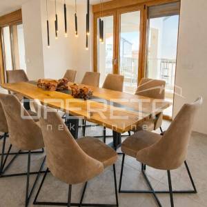 Kaštel Novi – moderna vila s bazenom i krovnom terasom, novogradnja