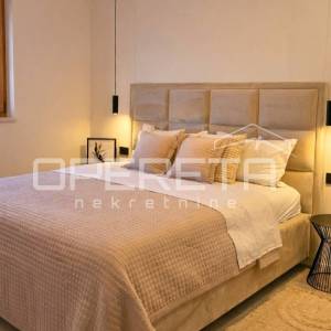 Kaštel Novi – moderna vila s bazenom i krovnom terasom, novogradnja