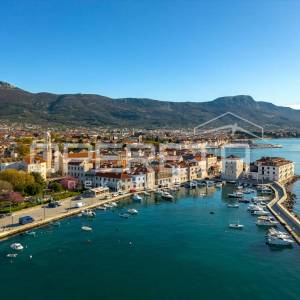 Kaštel Novi – riva, ekskluzivna kamena kuća s wellnessom