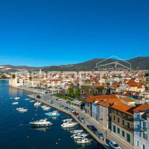 Kaštel Novi – riva, ekskluzivna kamena kuća s wellnessom