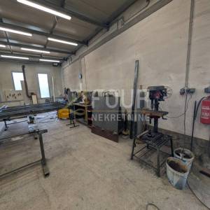 Klana, 115m2, poslovni prostor - hala+ured