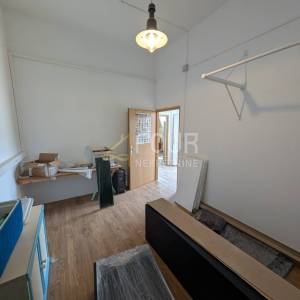 Klana, 115m2, poslovni prostor - hala+ured