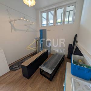 Klana, 115m2, poslovni prostor - hala+ured