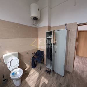 Klana, 115m2, poslovni prostor - hala+ured