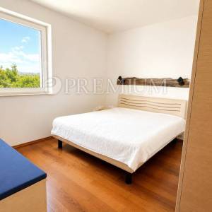 Klimno, Krk – apartman s terasom i pogledom na more!