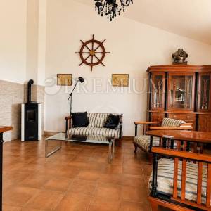 Klimno, Krk – apartman s terasom i pogledom na more!