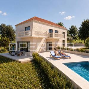 Kliševo zemljište 3697 m2 s idejnim projektom