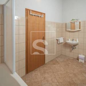 Kompleks s 5 zasebnih jedinica za investiciju, Tinjan, Istra - 9 spavaćih soba i bazen