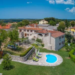 Kompleks s 5 zasebnih jedinica za investiciju, Tinjan, Istra - 9 spavaćih soba i bazen
