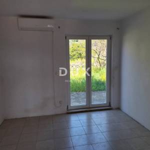 KORČULA, SV. ANTUN - stanu u prizemlju u atraktivnom naselju 66,74m2!