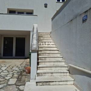 KORČULA, SV. ANTUN - stanu u prizemlju u atraktivnom naselju 66,74m2!