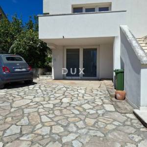 KORČULA, SV. ANTUN - stanu u prizemlju u atraktivnom naselju 66,74m2!