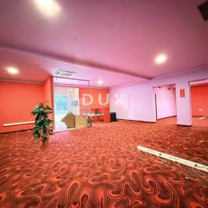 KOSTRENA – PP u prizemlju, (uvjeti za casino) frekventna lokacija i veliki parking
