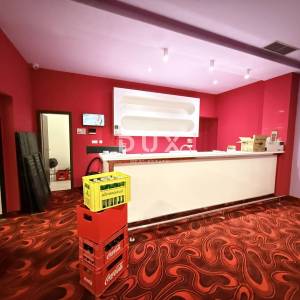 KOSTRENA – PP u prizemlju, (uvjeti za casino) frekventna lokacija i veliki parking